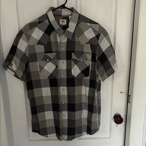 Levi's Men's Checkered Black and Gray Short Sleeve Shirt